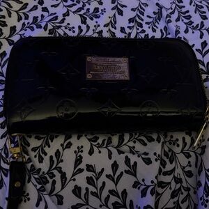 Louis Vuitton Elegant Black Patent Clutch